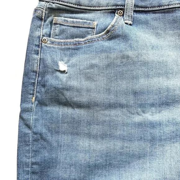 NWT SONOMA Women High Rise Blue Rolled Cuff Distressed Blue Jean Shorts Size 22W - Picture 2 of 6